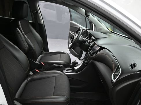 Certified 2022 Chevrolet Trax LT w/ LT Convenience Package image 15