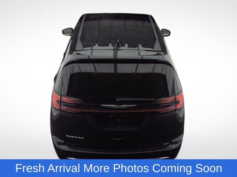 Used 2023 Chrysler Pacifica Touring-L image 7