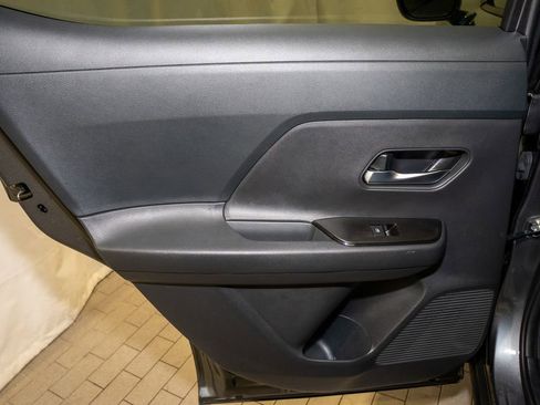 Certified 2025 Nissan Kicks SV image 8