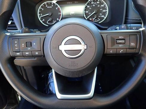 Used 2023 Nissan Rogue S image 12