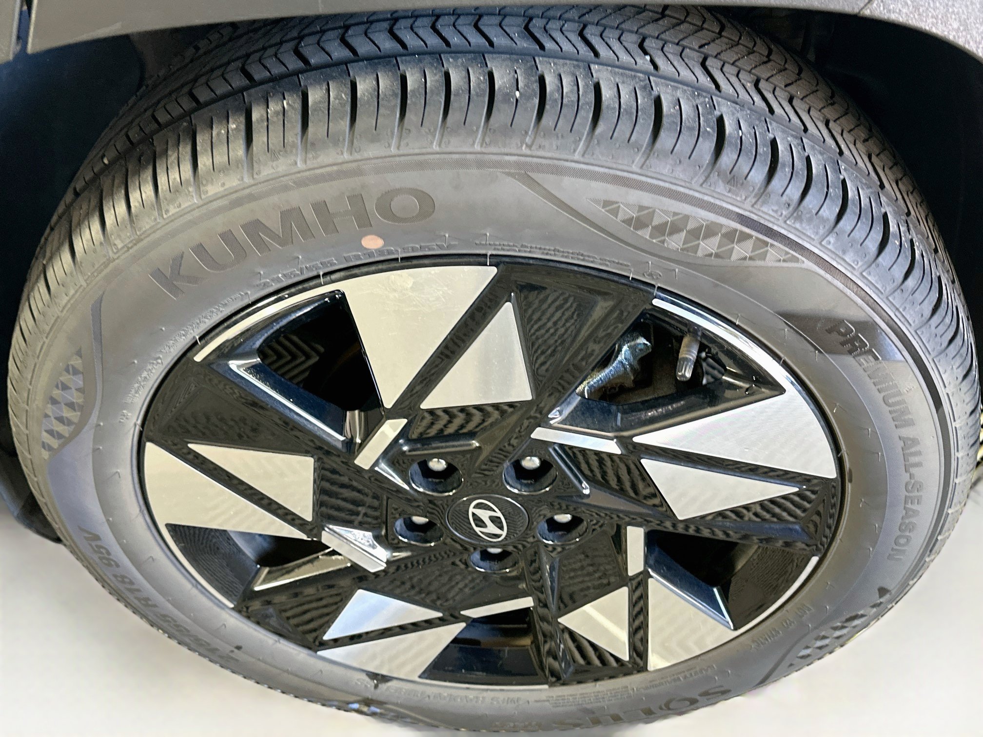 Used 2025 Hyundai Kona SEL FWD image 11