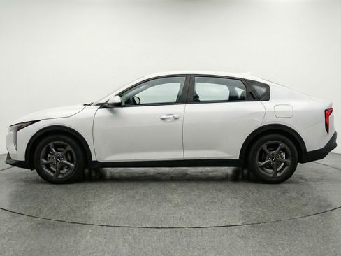 Used 2025 Kia K4 LXS FWD image 3