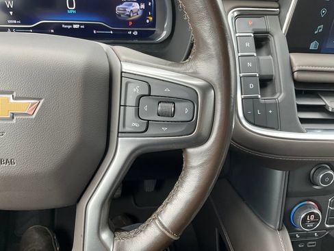 Certified 2022 Chevrolet Suburban LT w/ Luxury Package AWD/4WD image 7