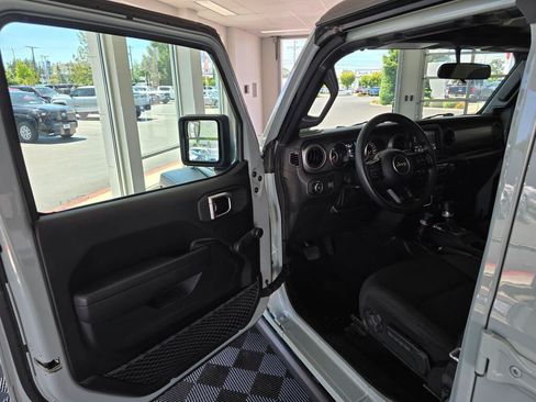 Used 2023 Jeep Wrangler Unlimited Sport AWD/4WD image 31