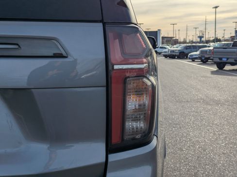 Used 2022 Chevrolet Suburban Z71 w/ Luxury Package image 52