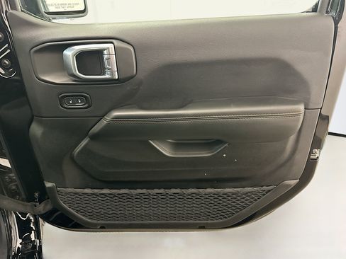 Used 2025 Jeep Wrangler Unlimited Sahara w/ Safety Group AWD/4WD image 32