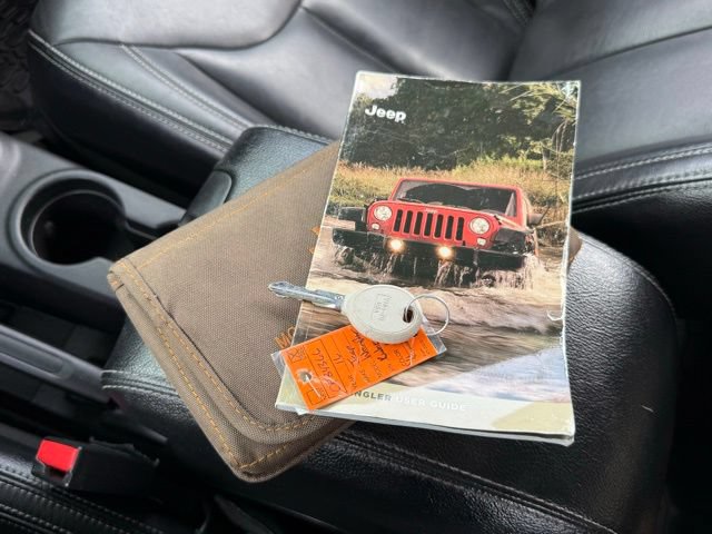 Used 2016 Jeep Wrangler Unlimited Rubicon AWD/4WD image 3