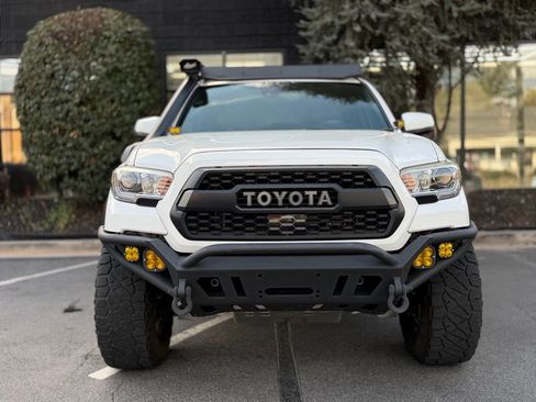 Used 2019 Toyota Tacoma TRD Off-Road image 3