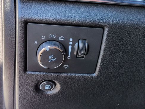 Used 2022 Jeep Grand Cherokee Limited w/ Tech Group image 25