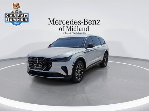 Used 2024 Lincoln Nautilus Premier AWD/4WD image 4