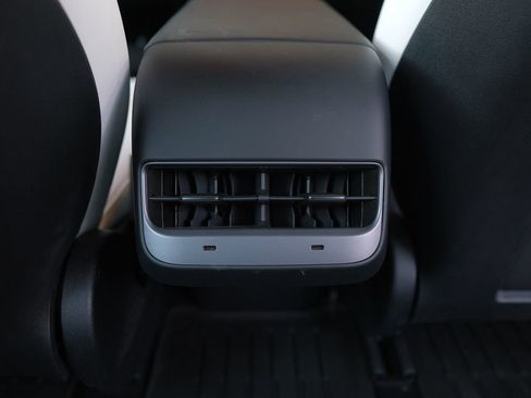 Used 2023 Tesla Model 3 Standard Range image 33