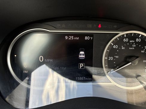 Used 2025 Nissan Versa SV FWD image 33