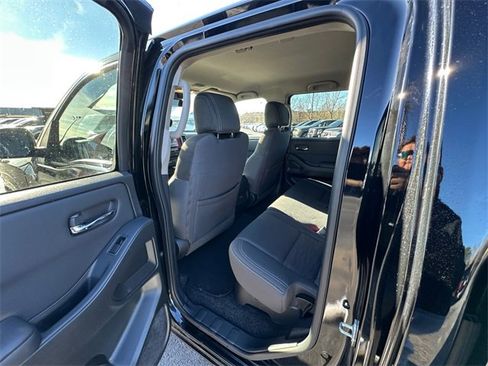 Used 2022 Nissan Frontier SV image 18
