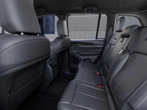 New 2025 Jeep Grand Cherokee Limited image 23