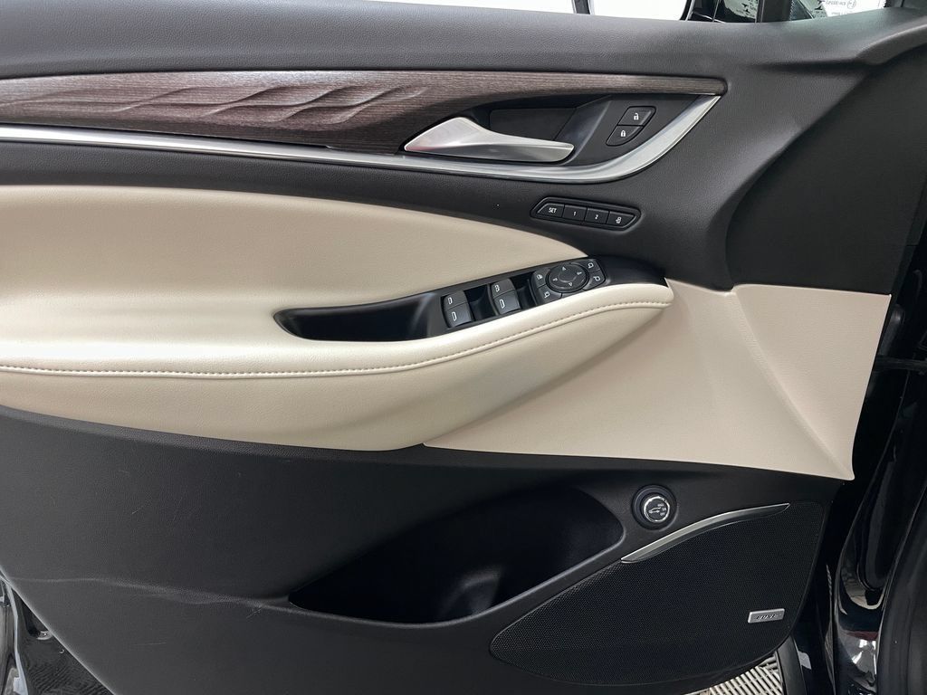 Certified 2022 Buick Enclave Avenir w/ Avenir Technology Package AWD/4WD image 31