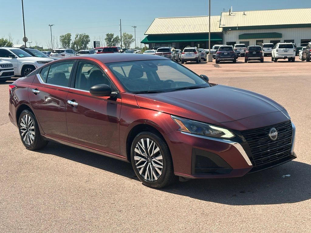 Used 2025 Nissan Altima 2.5 SV AWD/4WD image 7