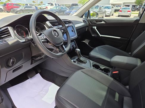 Used 2020 Volkswagen Tiguan SE w/ Panoramic Sunroof Package FWD image 26