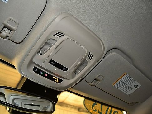 Used 2023 Buick Envision Essence image 23