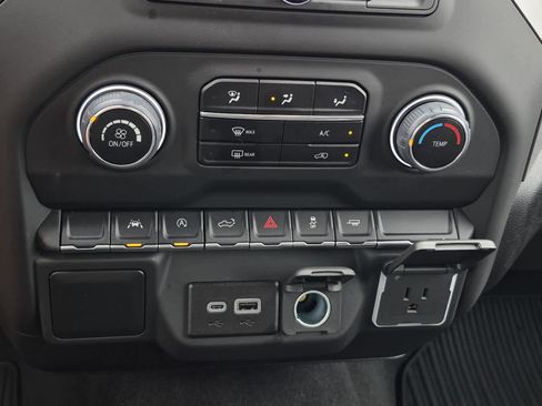 Certified 2025 Chevrolet Silverado 1500 Custom image 27