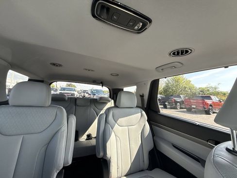 Used 2022 Hyundai Palisade SEL w/ Premium Package FWD image 12