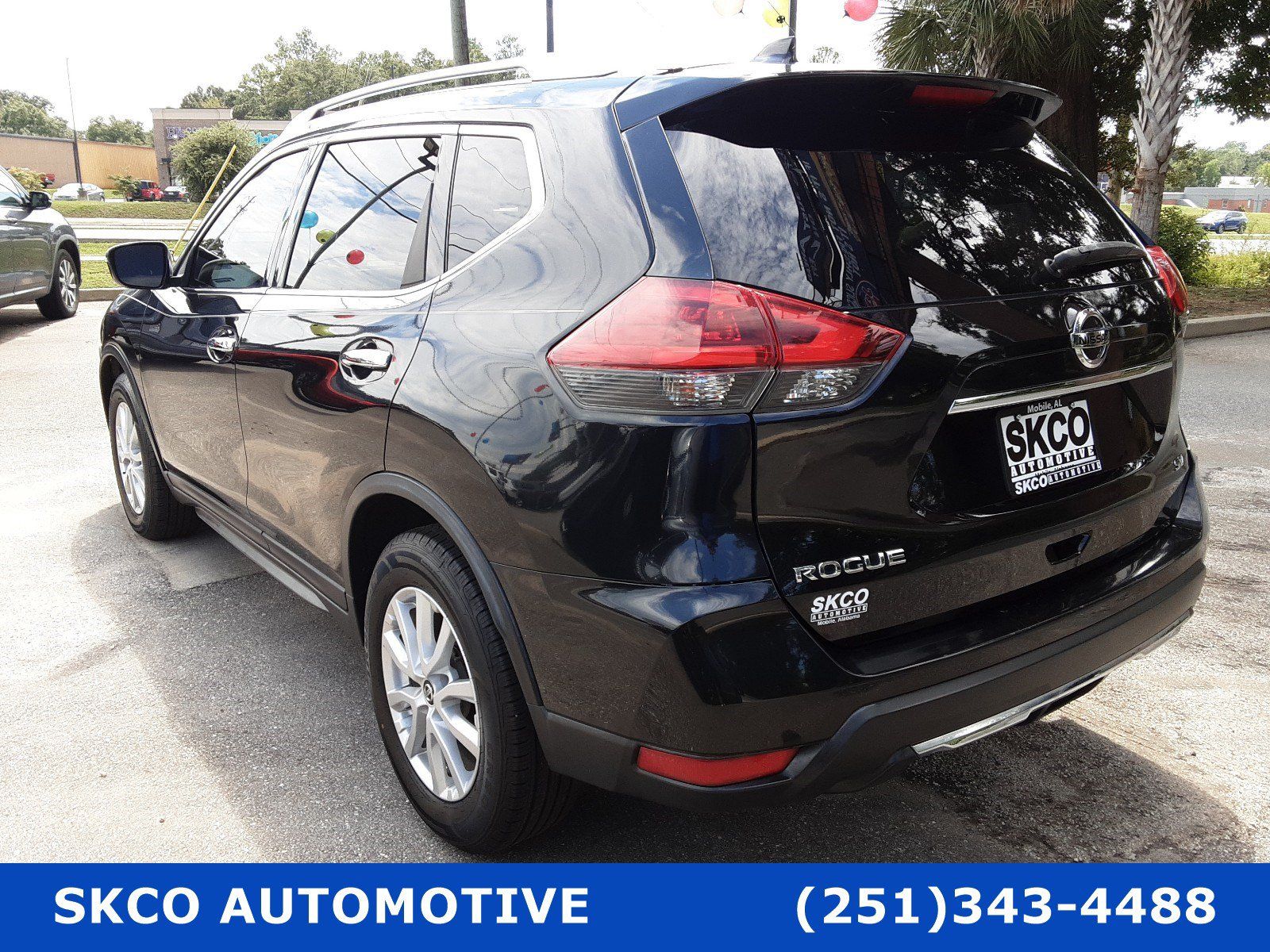 Used 2018 Nissan Rogue SV FWD image 3
