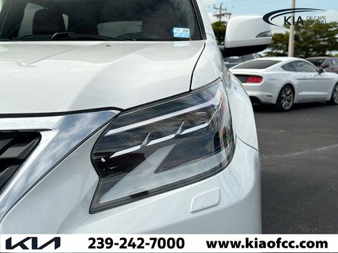 Used 2020 Lexus GX 460 Premium w/ Premium Package image 9