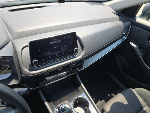 Used 2024 Nissan Rogue SV FWD image 25