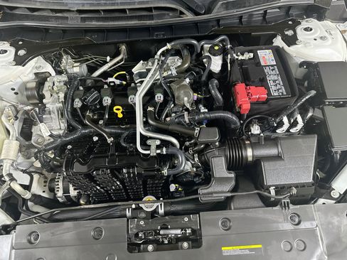 Used 2025 Nissan Altima 2.5 SV FWD image 31