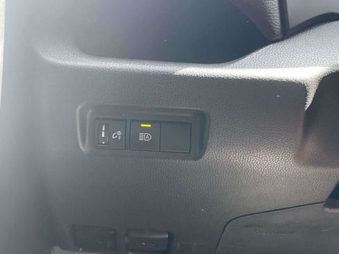 Used 2025 Toyota RAV4 XLE AWD/4WD image 23