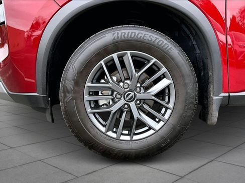 Used 2023 Nissan Rogue S image 10