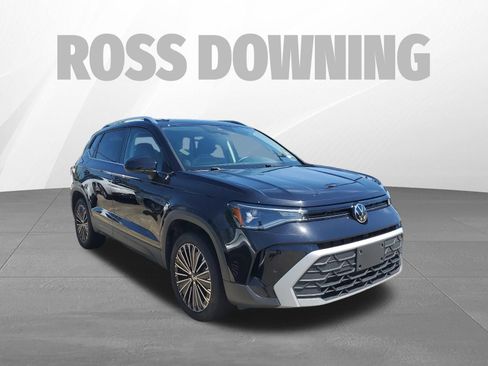 Used 2025 Volkswagen Taos SE FWD image 3