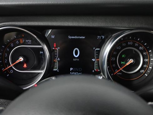 Used 2019 Jeep Wrangler Unlimited Sahara AWD/4WD image 25