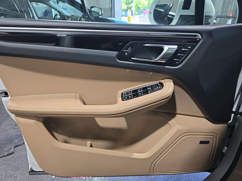 Used 2020 Porsche Macan S AWD/4WD image 27