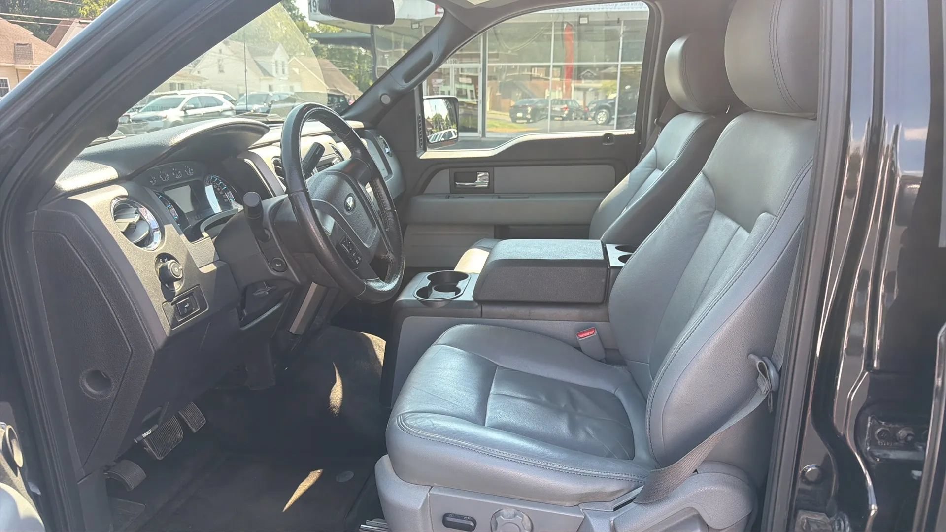 Used 2014 Ford F150 XLT w/ Equipment Group 302A Luxury AWD/4WD image 9