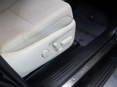 Used 2022 Lexus GX 460 Premium w/ Accessory Package image 41