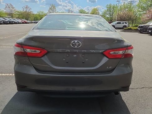 Used 2018 Toyota Camry LE image 6