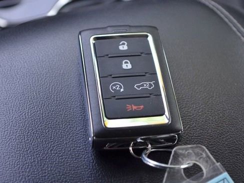 Used 2023 Jeep Grand Cherokee Limited w/ Luxury Tech Group II AWD/4WD image 26