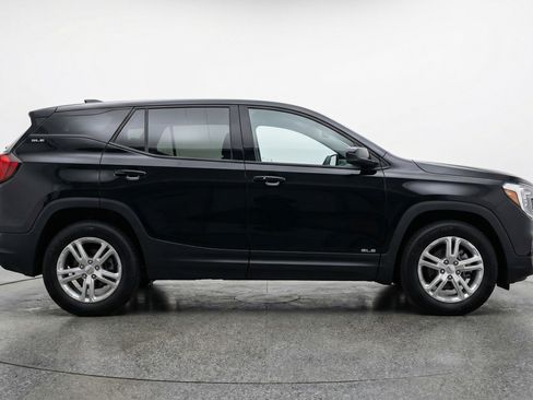 Used 2024 GMC Terrain SLE image 11