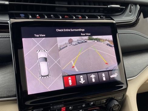 Used 2022 Jeep Grand Cherokee Limited 4xe w/ Luxury Tech Group II image 16