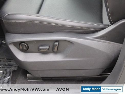 Used 2020 Volkswagen Atlas Cross Sport SE w/ Towing Package image 19