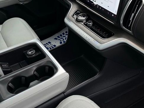 Certified 2025 Ford Expedition Max Platinum image 30