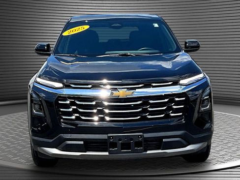 Used 2025 Chevrolet Equinox LT AWD/4WD image 2