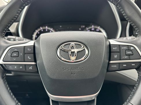 Used 2023 Toyota Highlander XLE image 23
