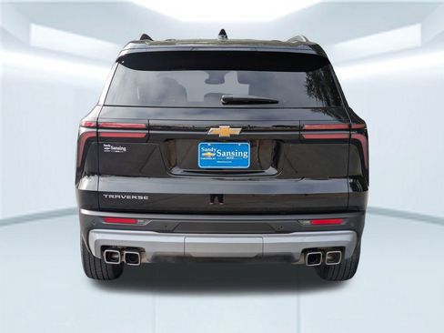 Used 2025 Chevrolet Traverse LT image 5
