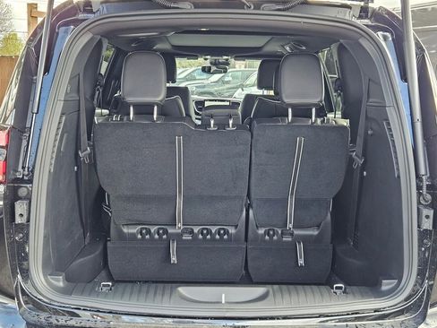 New 2026 Chrysler Pacifica Limited image 10