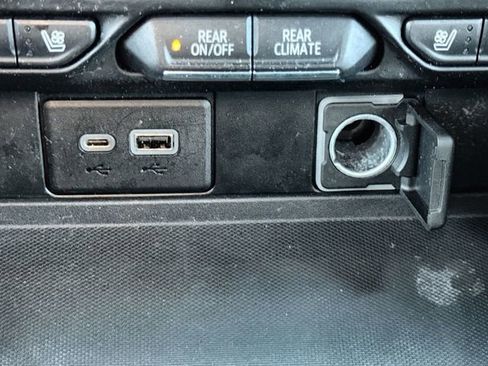 Used 2021 Chevrolet Suburban High Country image 42