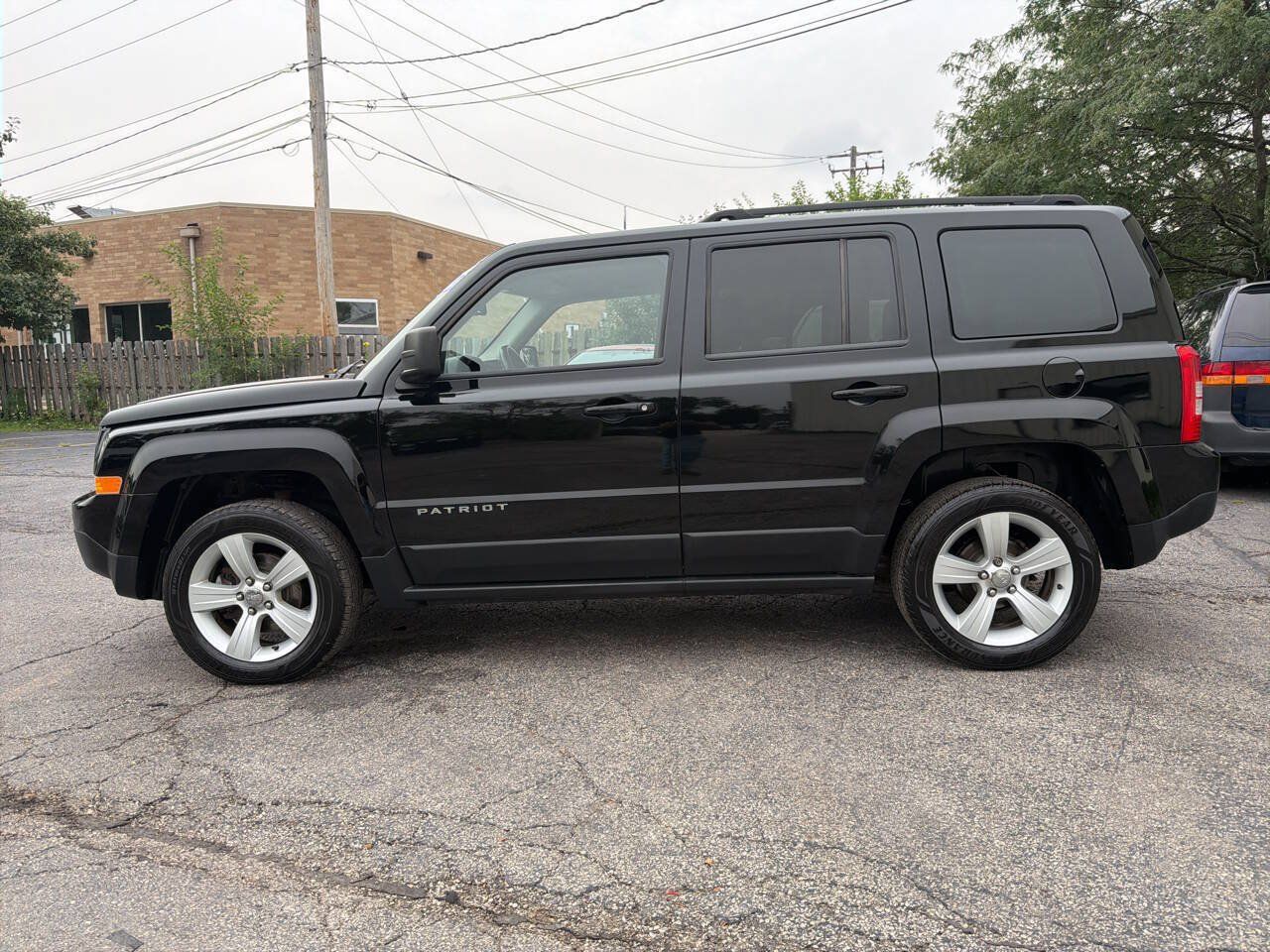 Used 2014 Jeep Patriot Latitude AWD/4WD image 3