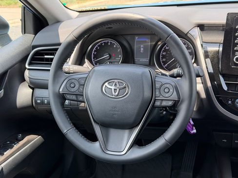 Used 2023 Toyota Camry SE FWD image 19