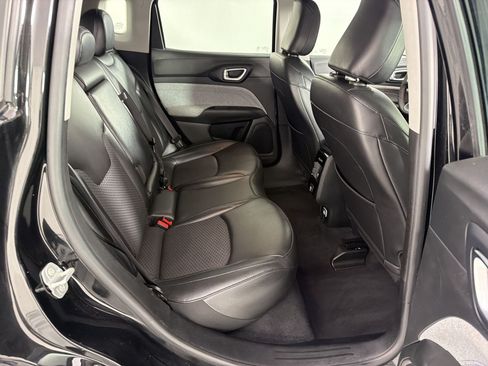 Used 2022 Jeep Compass Latitude FWD image 29