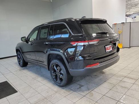 New 2026 Jeep Grand Cherokee Limited w/ Limited Altitude Package AWD/4WD image 7